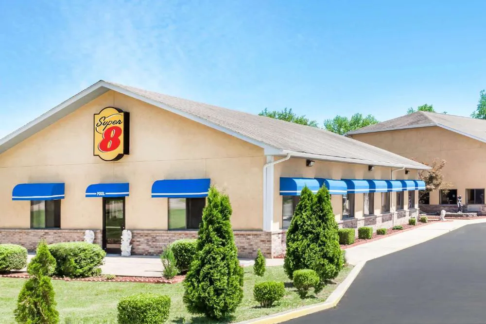 Super 8 by Wyndham Paris hotel hero