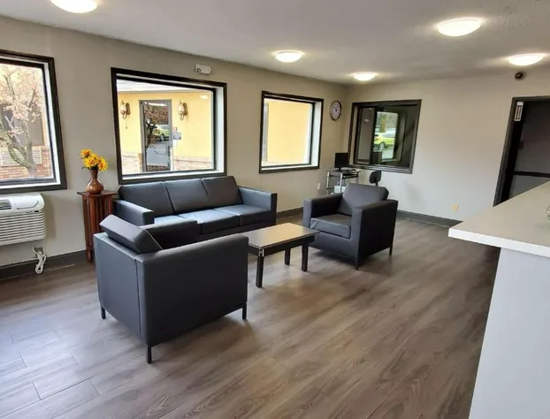 Super 8 by Wyndham Paris hotel detail image 4