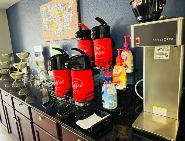 Econo Lodge Inn & Suites hotel detail image 4