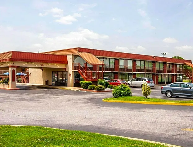 Econo Lodge hotel detail image 1