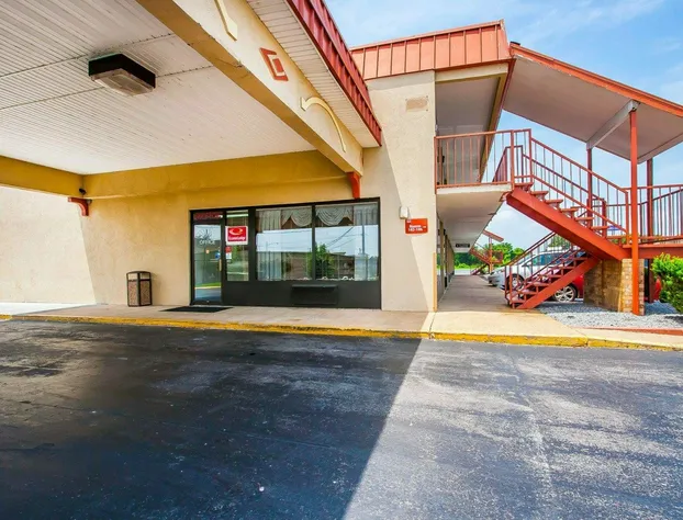 Econo Lodge Dyersburg I-155 hotel detail image 3