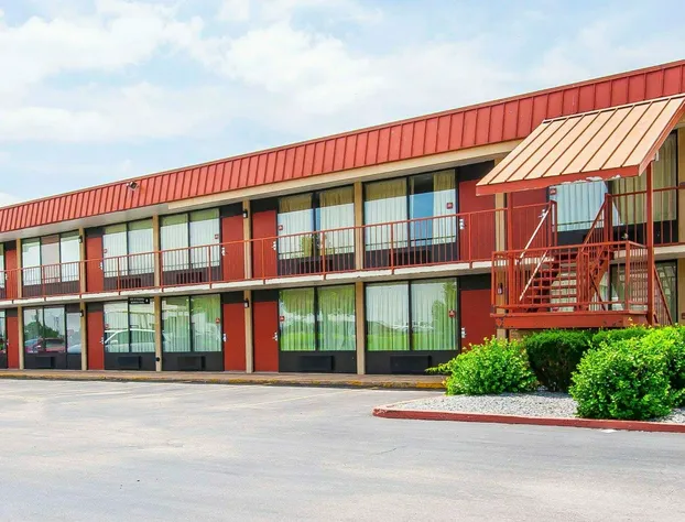 Econo Lodge Dyersburg I-155 hotel detail image 4