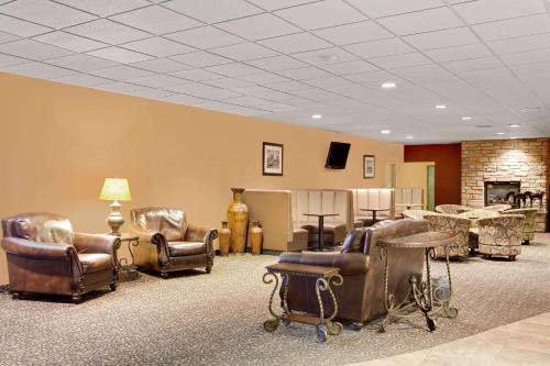 Ramada Conference Center by Wyndham Mitchell hotel detail image 3