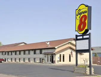 Super 8 by Wyndham Huron hotel hero