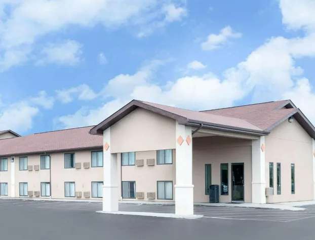 Super 8 by Wyndham Huron hotel detail image 1