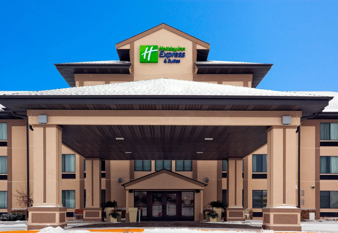 Holiday Inn Express & Suites Winner by IHG hotel hero