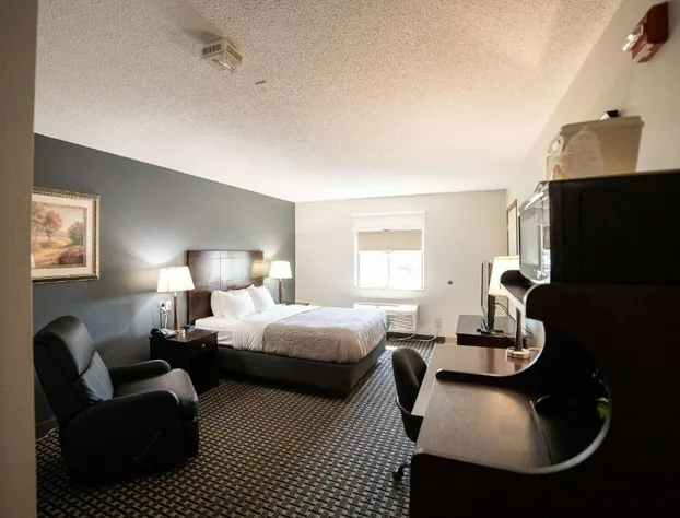 Quality Inn & Suites Watertown near Prairie Lakes Ice Arena hotel detail image 3