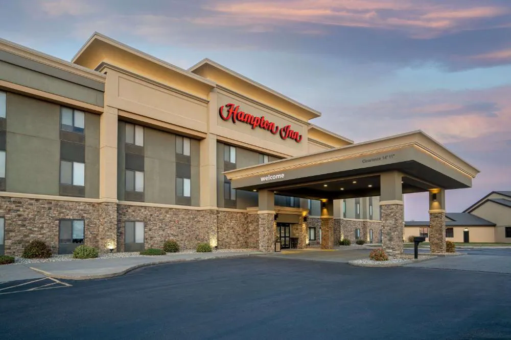 Hampton Inn Mitchell hotel hero