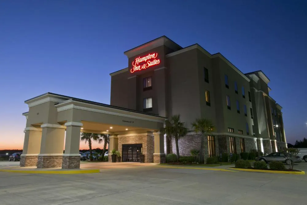 Hampton Inn & Suites Wiggins hotel hero