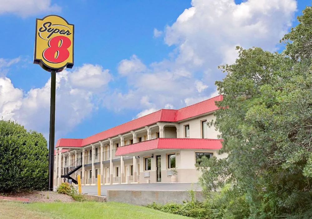 Super 8 by Wyndham Laurel hotel hero