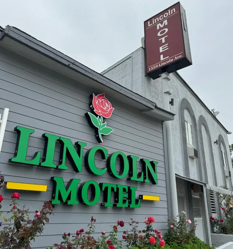 Lincoln Motel hotel hero