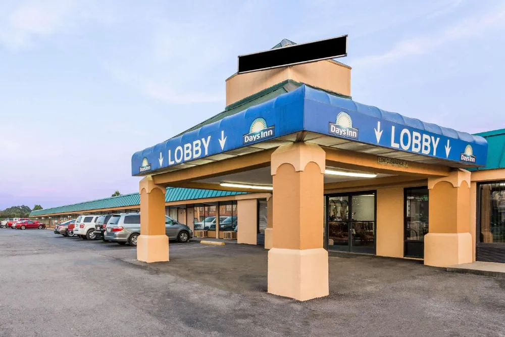 Days Inn by Wyndham Dickson hotel hero