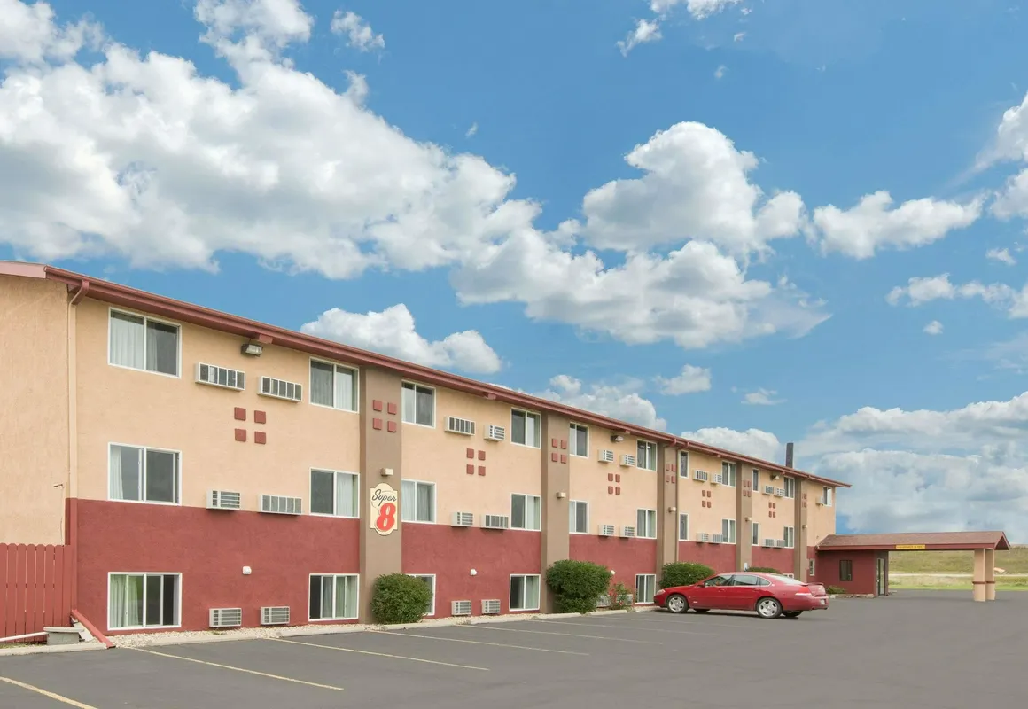 Super 8 by Wyndham Worthington Minnesota hotel hero