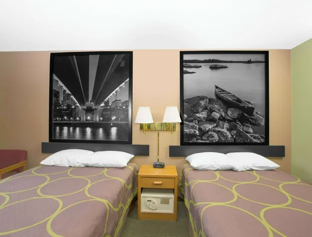 Super 8 by Wyndham Worthington Minnesota hotel detail image 3