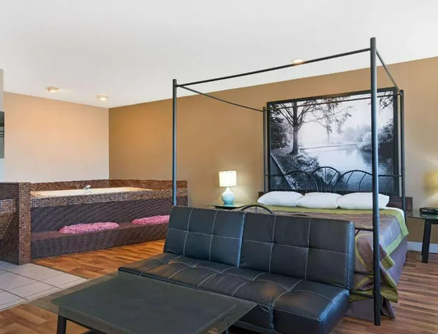 Super 8 by Wyndham Marshall MN hotel detail image 4