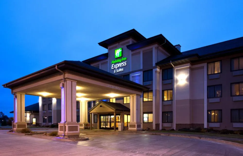 Holiday Inn Express & Suites Worthington by IHG hotel hero