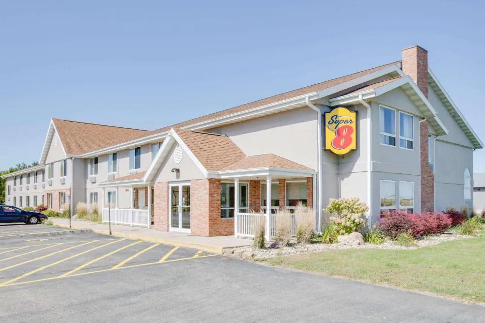 Super 8 by Wyndham Jackson MN hotel hero