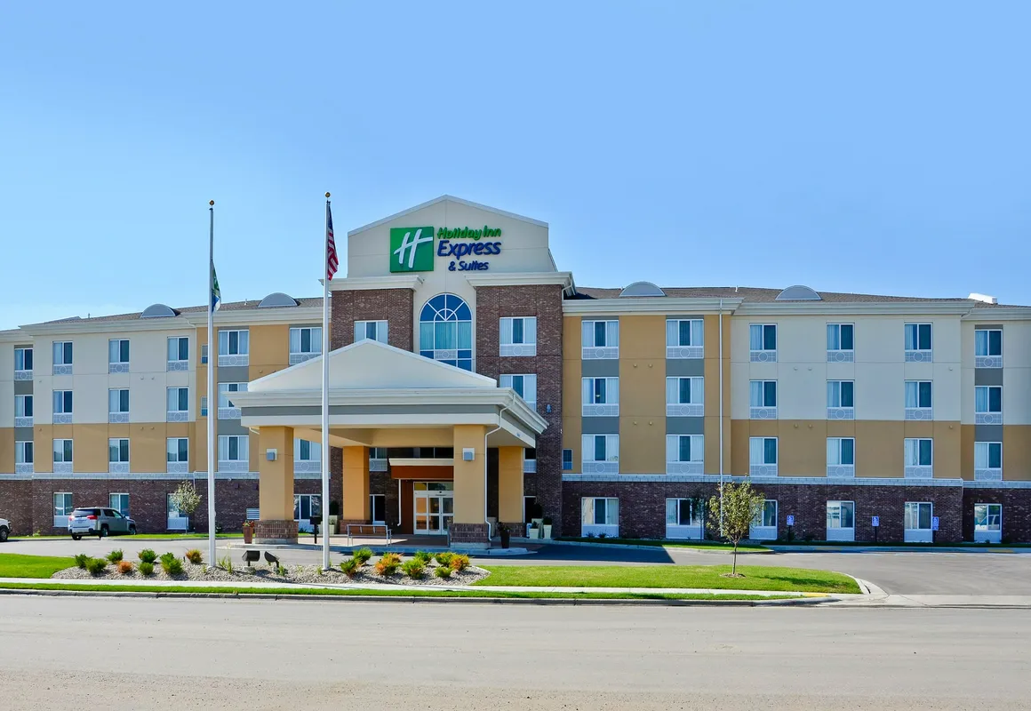 Holiday Inn Express and Suites Williston by IHG hotel hero