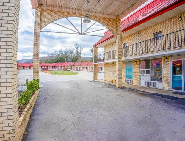 Ozark Junction mountain view by OYO hotel detail image 2