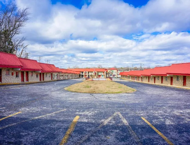 Ozark Junction mountain view by OYO hotel detail image 3