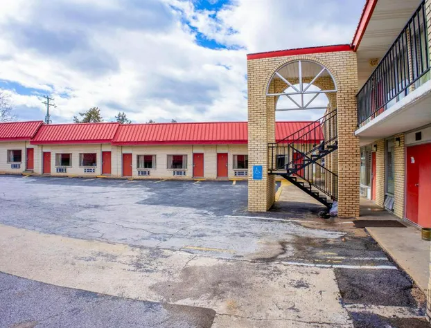 Ozark Junction mountain view by OYO hotel detail image 2