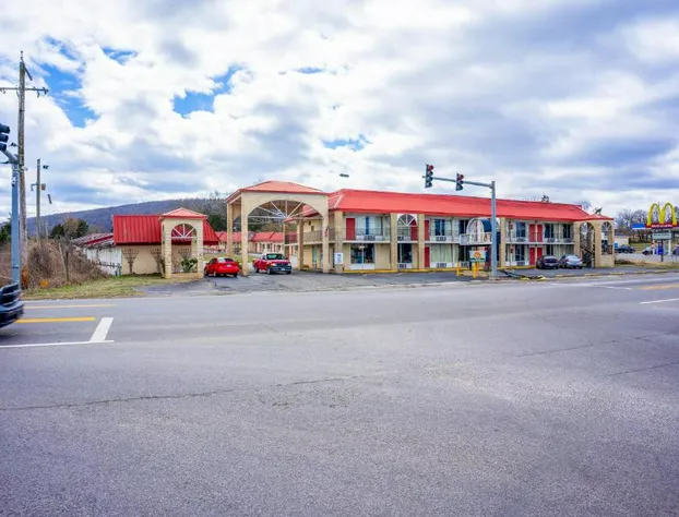 Ozark Junction mountain view by OYO hotel detail image 4