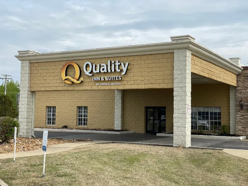 Quality Inn & Suites Paragould hotel hero