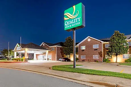 Quality Inn & Suites Mountain Home North hotel hero