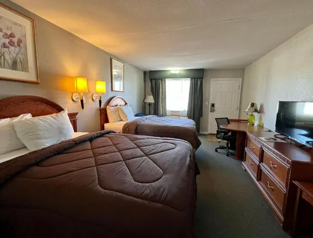 Ozark Inn & Suites hotel detail image 3