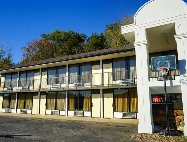 Sunset Inn Clarksville hotel detail image 1