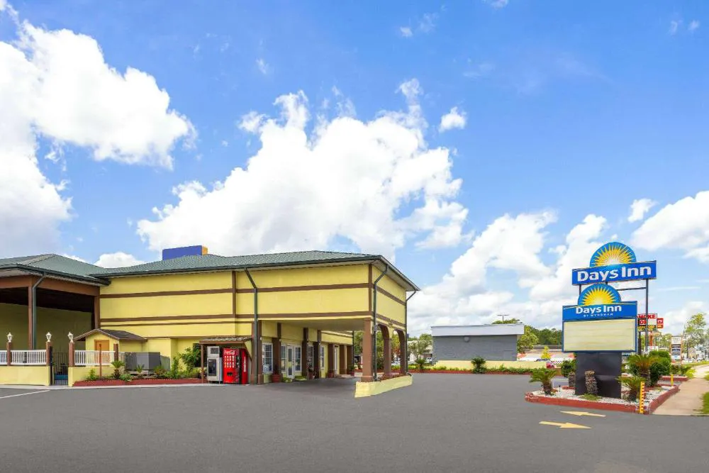 Days Inn by Wyndham Waycross hotel hero