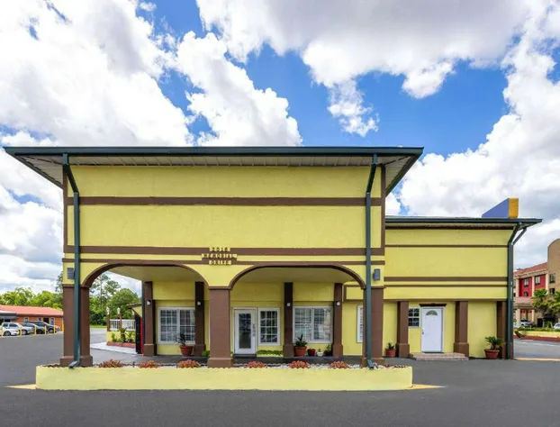 Days Inn by Wyndham Waycross hotel detail image 1