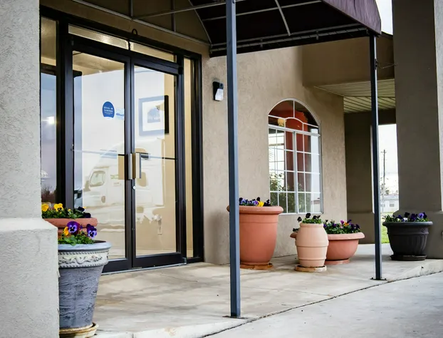 Days Inn by Wyndham Wagoner hotel detail image 1