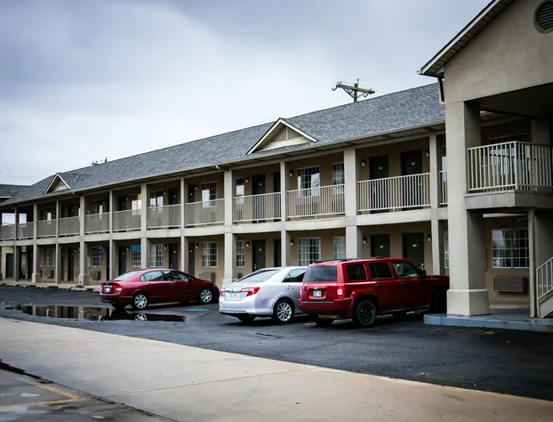 Days Inn by Wyndham Wagoner hotel detail image 1