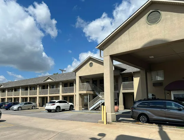 Days Inn by Wyndham Wagoner hotel detail image 2