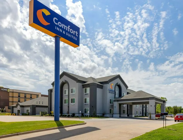Comfort Inn & Suites hotel detail image 1