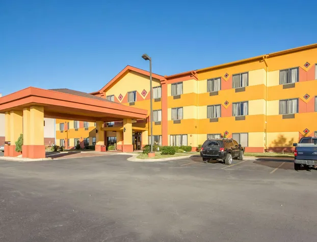 Quality Inn & Suites MidAmerica Industrial Park Area hotel detail image 1