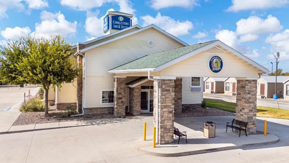Cobblestone Inn & Suites – Big Lake hotel hero