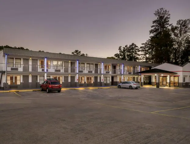 Super 8 by Wyndham Gadsden AL hotel detail image 1
