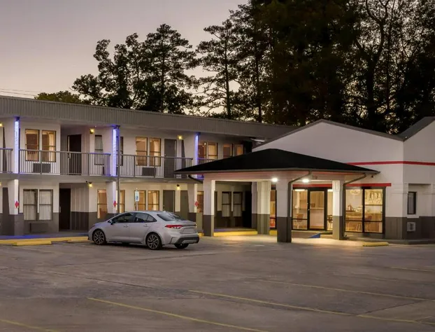 Super 8 by Wyndham Gadsden AL hotel detail image 2