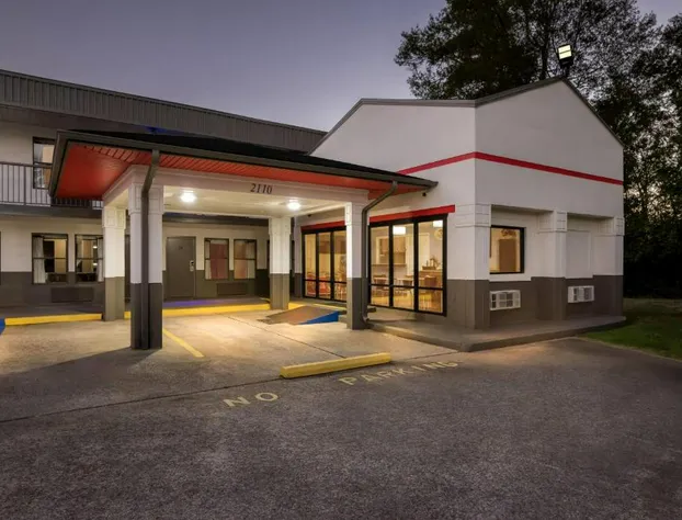 Super 8 by Wyndham Gadsden AL hotel detail image 3