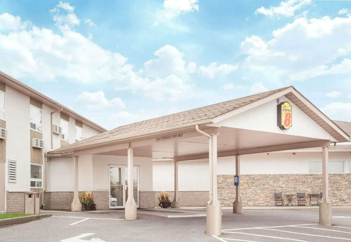 Super 8 by Wyndham Kenora hotel hero