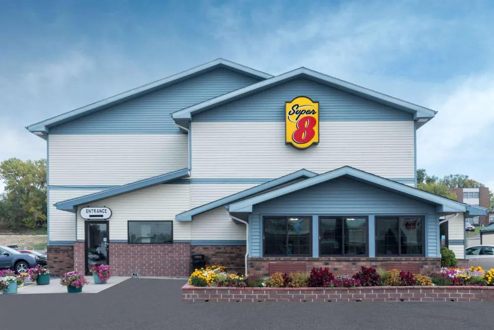 Super 8 by Wyndham Pierre SD hotel hero