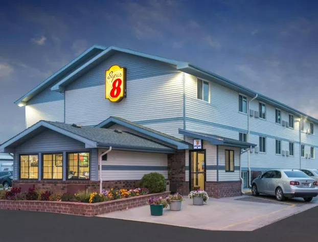 Super 8 by Wyndham Pierre SD hotel detail image 1