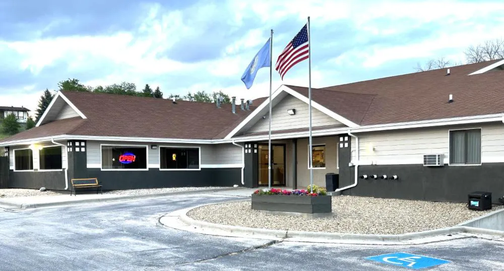 Super 8 by Wyndham Hot Springs hotel hero