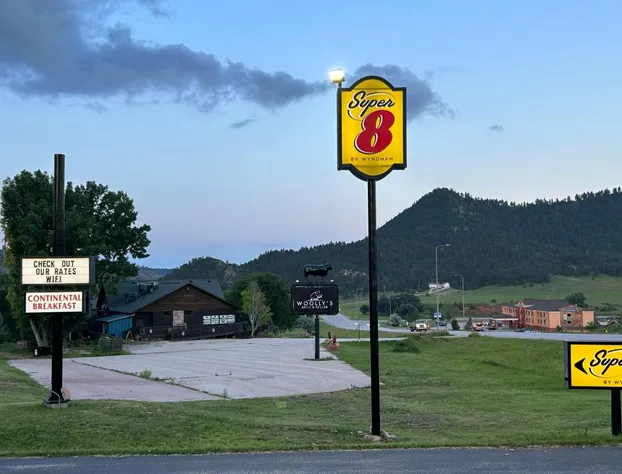 Super 8 by Wyndham Hot Springs hotel detail image 1