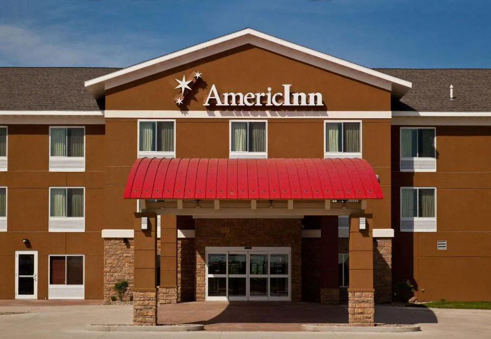 AmericInn by Wyndham Fairfield hotel hero