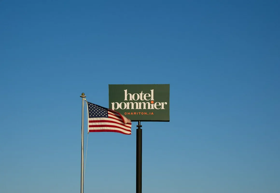 Hotel Pommier Chariton hotel hero