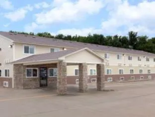 Super 8 by Wyndham Fort Madison hotel detail image 1