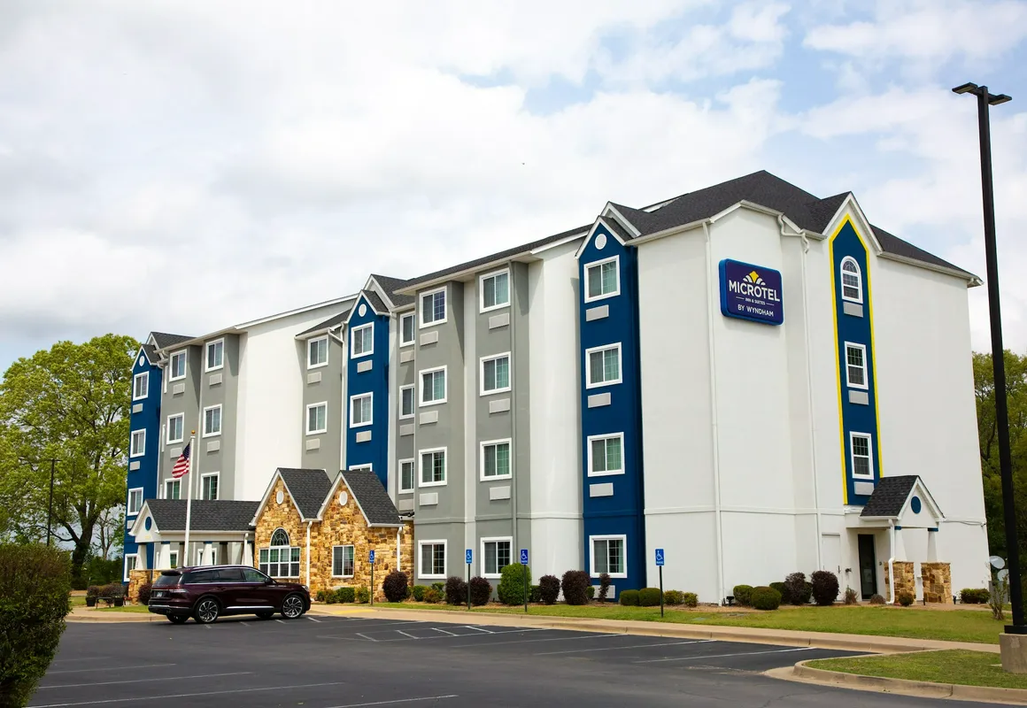 Microtel Inn & Suites by Wyndham Searcy hotel hero